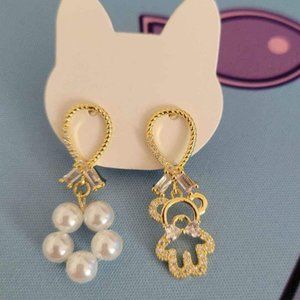 Bear pearl earrings